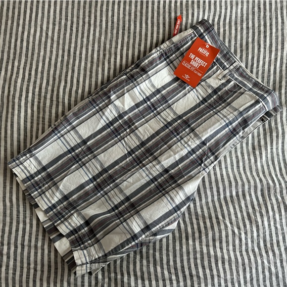 Dockers plaid men’s Shorts size 42. New with tags - Picture 2 of 5